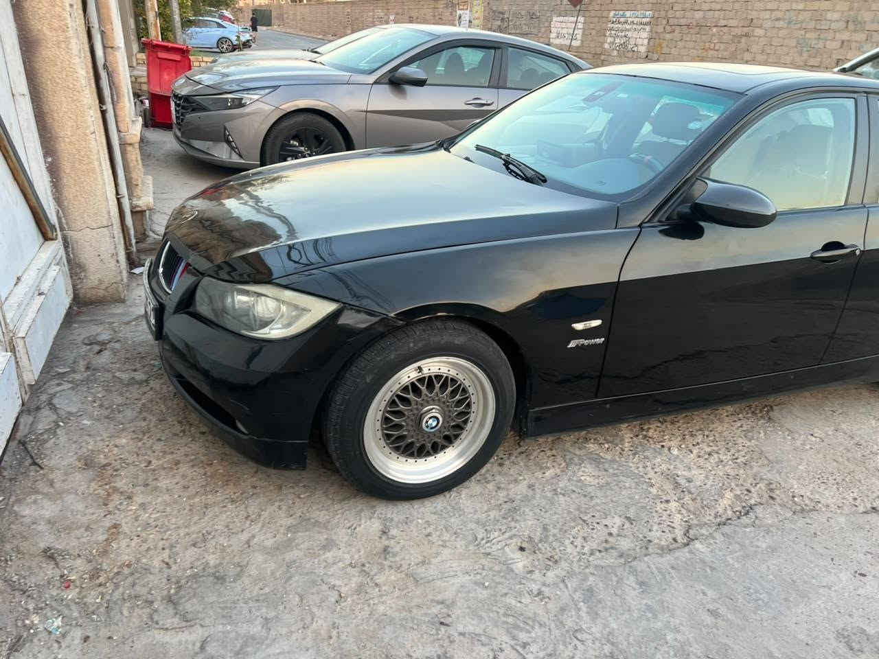 سلام وعليكم بيئم موديل 2007مكفوله كفاله عامه من الصبغ والظرر بيهه بارد بلبونيد فقط تبريد ثلج السياره جديده بمعنه الكلمه محرك سته سلندر رقم النكليزي بسامينااا فول مواصفات كشن جلد رادارات نقطه عمياء تنتا سحب رفع السياره فول كير اوتو ‏‪***********‬‏الخاص مغلق هاذه الرقم بي واتساب السعر 95 شعدك مراوس دزلي واتساب مكان السياره كركوك
