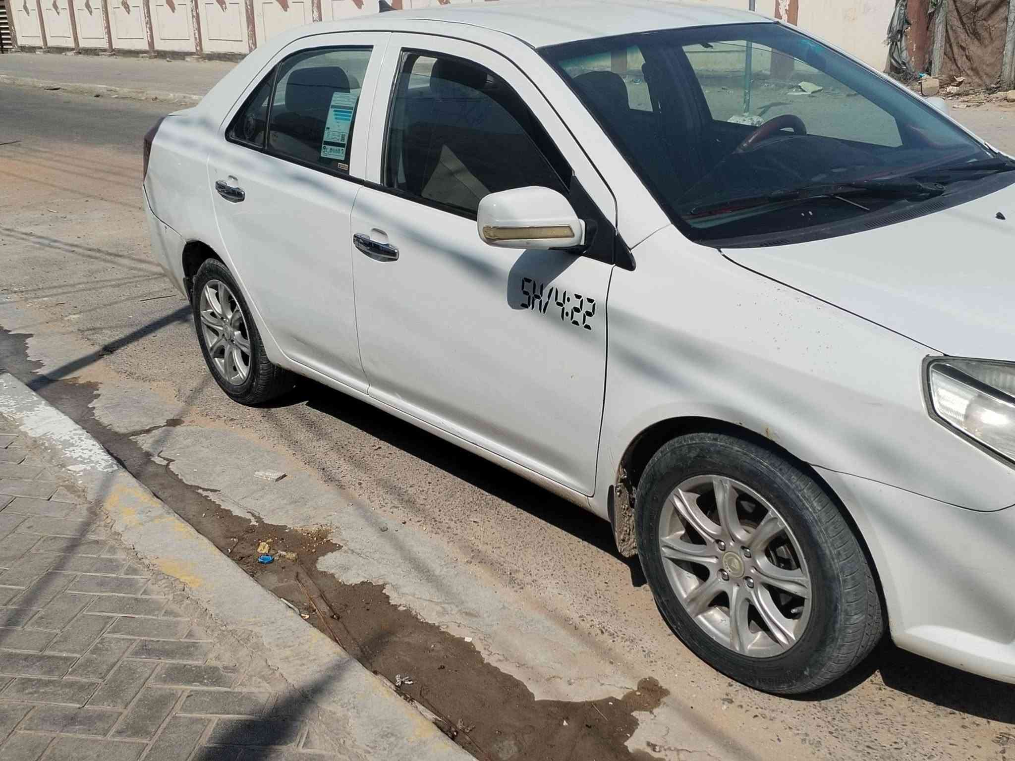 السلام عليكم ورحمة الله وبركاته جيلي موديل ٢٠١٣ مكفوله من الضربه والصبغ كير مكينه تبريد ثلج بسمي سنويه لل ٢٩ الرقم الدولي تخم تاير جاهزة
السعر 32$$  وبيها مجال متوازي ع البيع مكانها الديوانيه
***********
والخاص مفتوح
