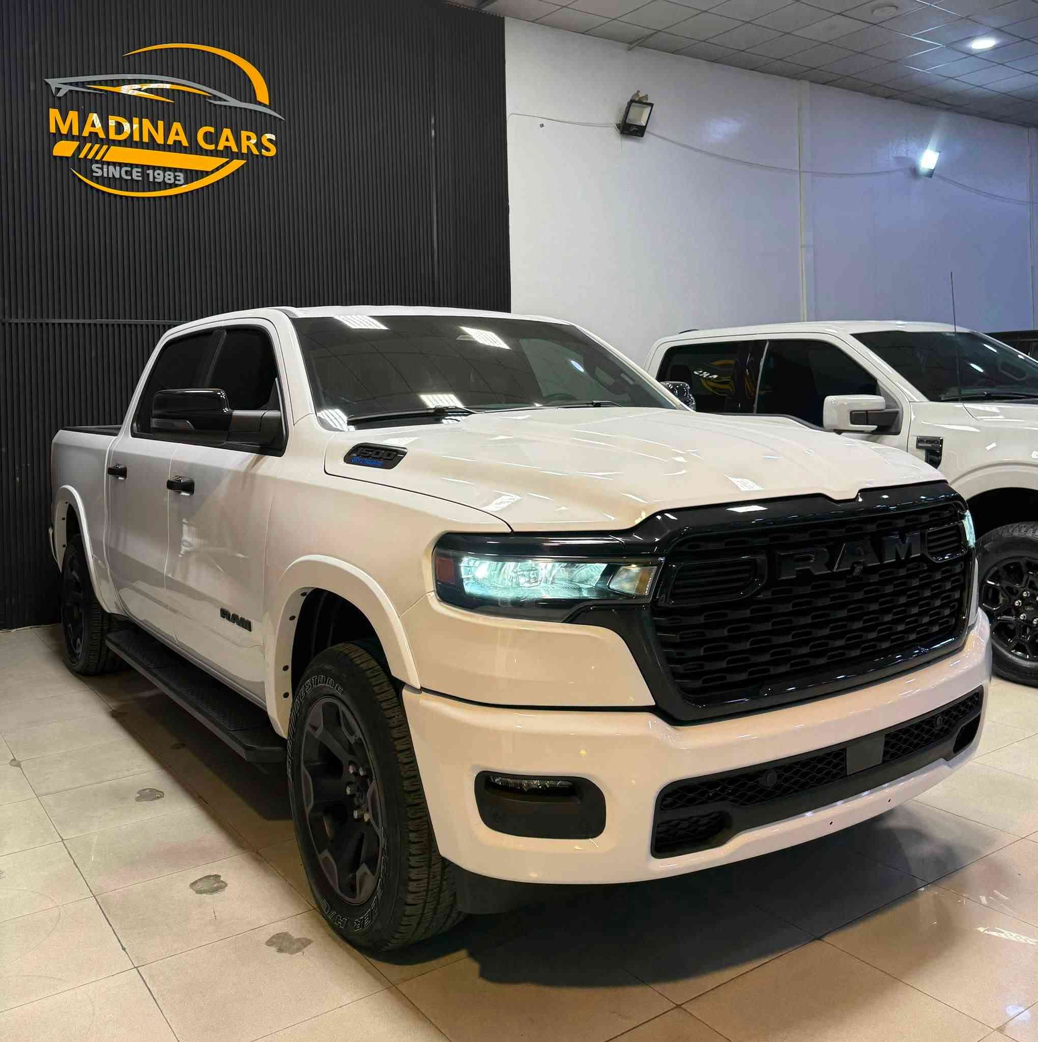 Dodge Ram 
2025 BigHorn
V6 - 3.6L - 4x2

بسمە و شغال
شاشە تیسلا
کامیرە 
کوشینات هیتر
سوکان هیتر
باب طویل
بودی قصیر
دبل اکسل
گیج الکترونی
رادار
ئوتو ستوب
ویل 18

6.000 mile
بدون صبغ
سعر ?

***********
***********
