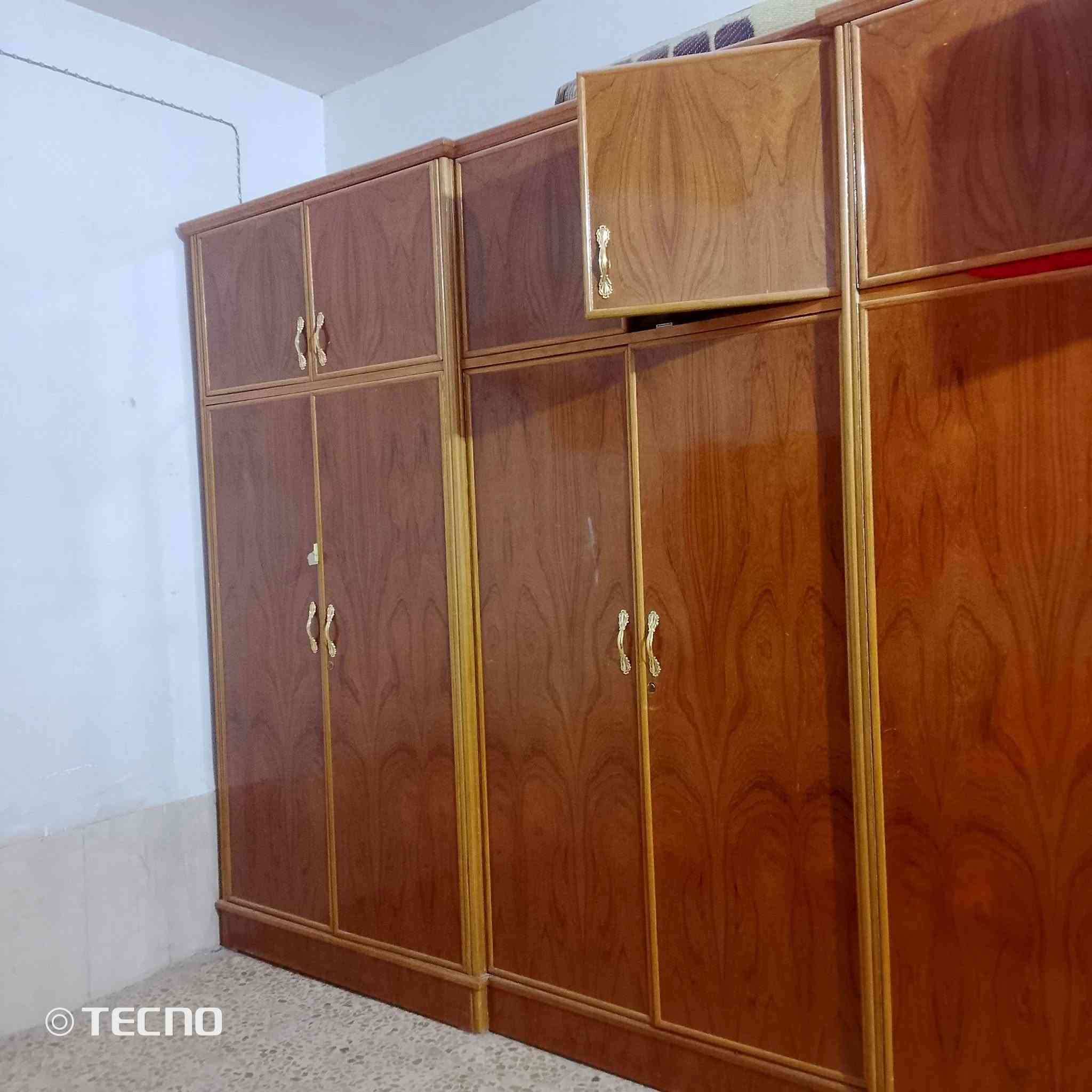 سلام عليكم كنتور للبيع ٦ بيبان درجه اول ماخذه ب مليون و400 متاوزعي على بيعه قيم واخذ مكاني نجف كوفه شارع مطار بشارع اسواق فدك 
رقم تلفون واتساب ***********

نص مكتوب في الصور:
- TECNO