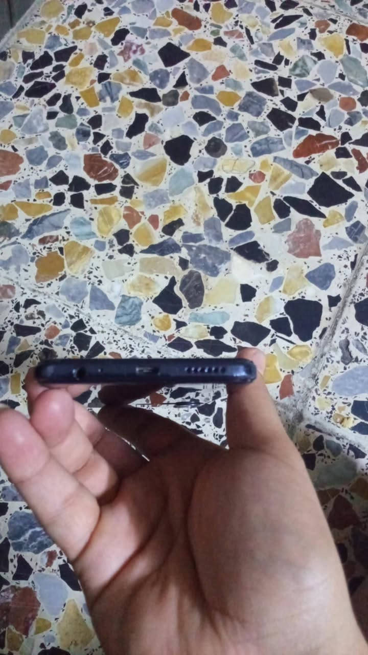 سلام عليكم عندي جهازانفنكس سمارت6بلاص جهاز شغال وعل فحص جهاز فقط بي فطر بل شاشه سعر جهز60الف عنوان بغداد الحريه الثانيه للاستفسار اتصال عل رقم ***********واتساب أو عل خاص
