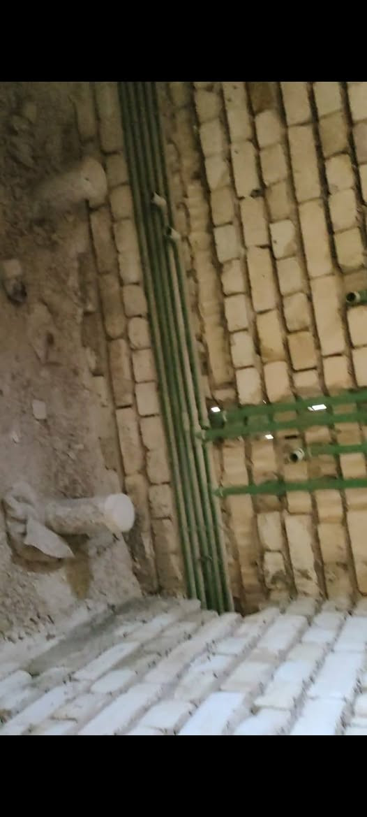 السلام عليكم بيت هيكل بالزعفرانيه الزراعي سعيده خلف جامع الكيلاني 150 متر مبني طابق ونص باقي له ارضيه وجدران لبخ مي ومجاري وكهرباء مؤسس للبيع والاستفسار اتصل على هذا الرقم سعره 75 مليون وبي مجال  سنه 25 عرض الشارع 6 م (***********) (***********)
