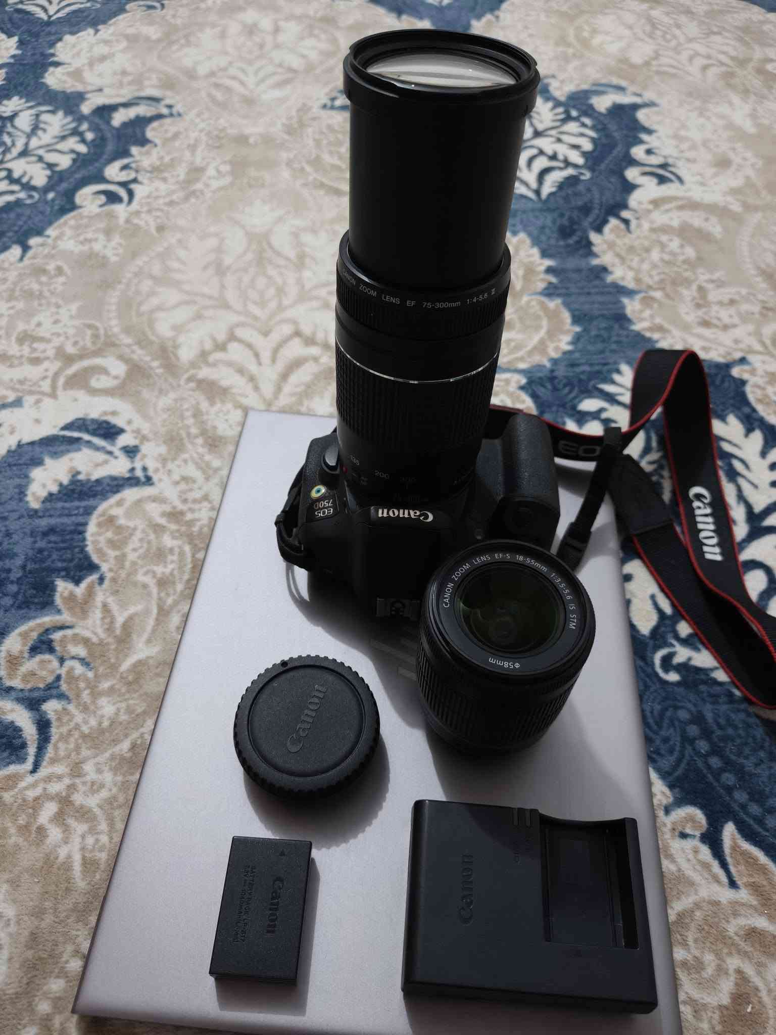 كامرة كانون 750d فول مواصفات استخدام قليل وشخصي جدا
شرط النظافه ميه بالميه بدون اي عيب او تصليح لا جلخ ولا طخه تاخذها شرط طك كارتون والصور كدامك توضح 
مع عدسة 18-55 مثبت بصري فيديو
وعدسة 75 - 300
وايضا العدسات بدون اي عيب وطك كارتون شرط
ومع ذاكرة 64 جيجا اصلي 
للبيع بسعر 490 الف
مكان نجف
تواصل وتساب ***********
