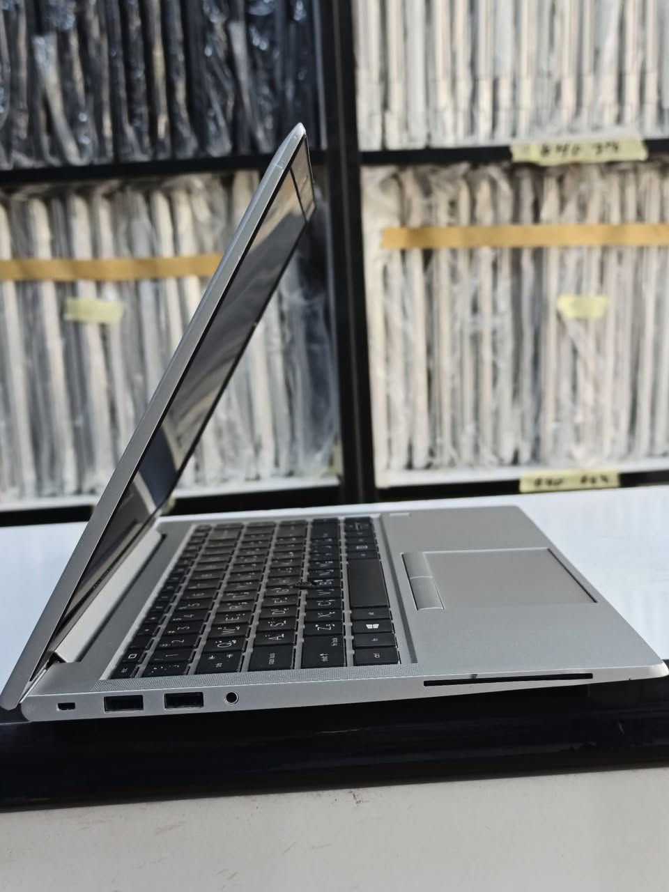 HP ELITEBOOK 845 G7 🔴🔴🔴 
المعالج AMD RYZEN 5 PRO 4650
الرام 8 كيكا DDR4
الهارد 256 كيكا m.2
كارت شاشة AMD RADEON 
حجم الشاشة 14 
ضمان 10 ايام استبدال في حال وجود مشكلة 
متوفر توصيل لكافة المحافظات 
السعر 350 الف شامل التوصيل 
للتواصل و الطلب خاص او واتساب ***********
