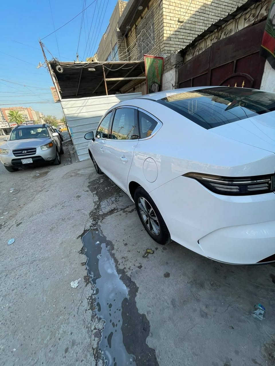 السلام عليكم 
BYD DESTROER 
ماشية 8 الف الكلي 5 بانزين 3 كهرباء سيارة بعدها زيرو استخدام بنية بيها ملاحضات بسيطة مكفولة من تبديل فتح حت التكحيل والصبغ سيارة مناقصها اي شي ان شاء الله 
مكاني : بغداد حي اور 
رقمي : ***********
السعر : 18 مليون و750  الف وبيها مجال 
السيارة باسمي شخصيا
