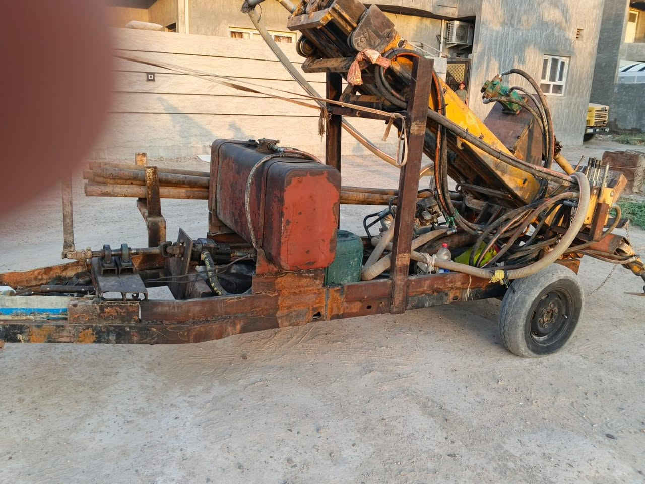 مكينه حفر ابار صناعه جديده مع الستاين عدد ثمانيه طول الواحده 3 م + ماطور روبن 3 انش مع الصوندات هاي المكينه صناعه جديده كامله قبل على الحفر زائد مكينه عنتر 87 بلاد اطارات نص عمر سنويه رقم بغداد صاحبها موجود في التحويل تريد تحويل او بدون السعر 13 مليون ونص موبايل ***********
