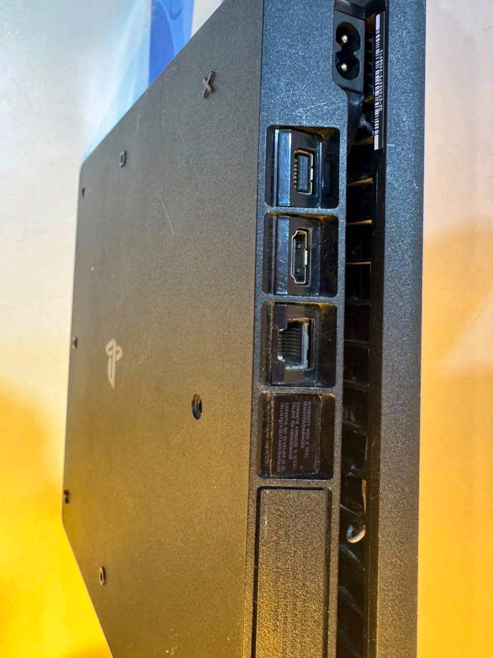 🎮 للبيع PS4 Slim 500GB + يدين هدية 🎁
للبيع جهاز PS4 Slim سعة 500GB بحالة جيدة جدًا، شغال بدون مشاكل.
📦 الكارتونة الأصلية موجودة
🎮 يدين هدية ويا الجهاز:
يد DualShock 4 حمراء
يد ثانية بتصميم Spider-Man
⚙️ الجهاز نظام 13.52 اونلاين ما مهكر
✅ الجهاز شغال ومجرب
📸 الصور للجهاز والملحقات الحقيقية
🎁 اليدين هدية ويا الجهاز