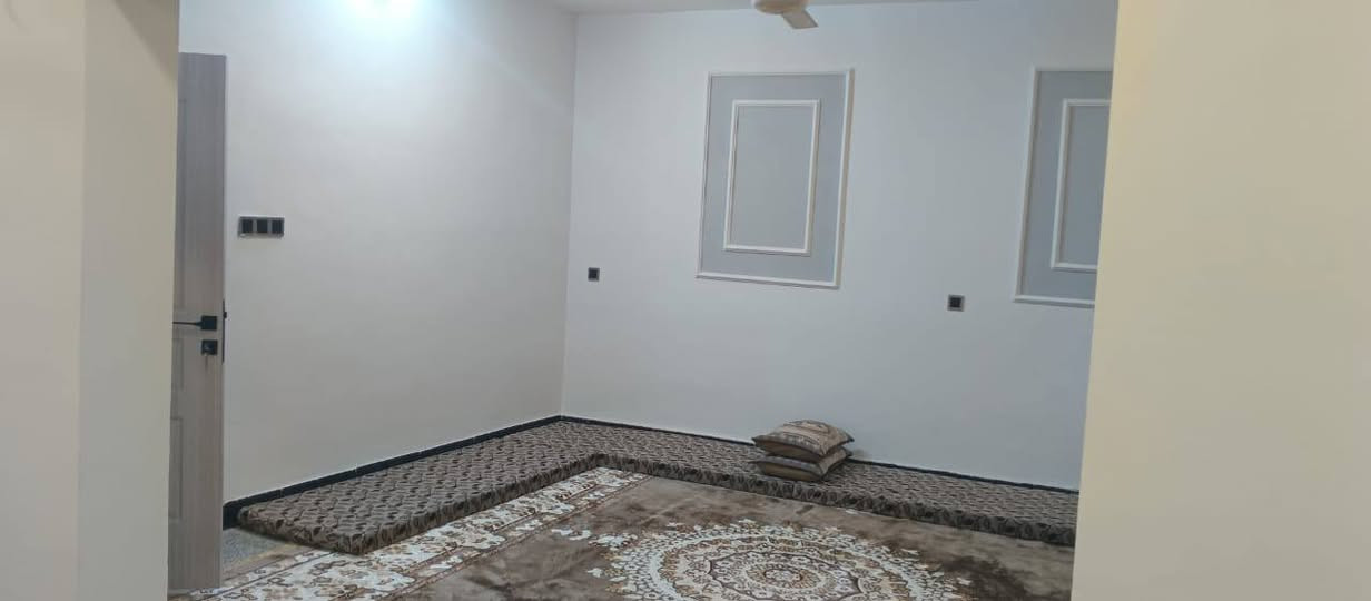 دار للبيع فلوجه حي الشهداء الثانيه 
قرب جامع التقوى مساحه الدار 300متر ركن عل شارعين 12*12..
البيت بناء90نظيف جاهز للسكن 
مرمم حديث ارظيه كاشي 
4غرف نوم صاله 
استقبال هول 
مطبخ صحياته نظيفه 
الصطح اشتايكر الطابقين
السعر 220بيه مجال بسمي تحويل مظمون.. الاتصال ***********
