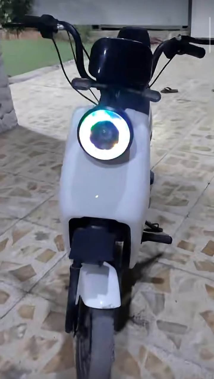 سلام عليكم دراجه شحن وياها ٣ باتريات جددد كلشي مابيها رايدها ب٣٠٠ وبيها مجال عنوان الدوره شارع المعامره رقم ***********

