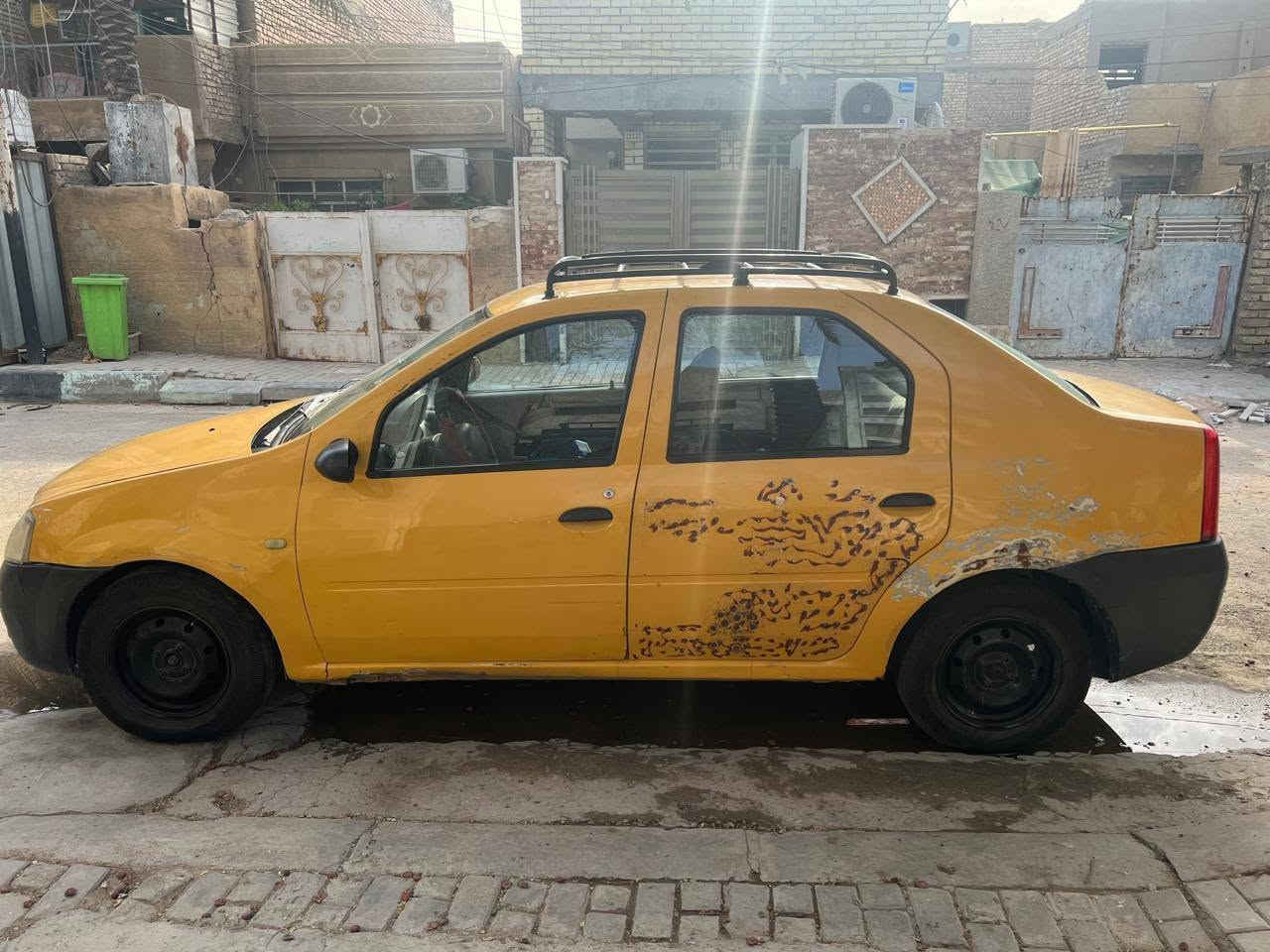 السلام عليكم رينو لوكان فحل 2010
كامله من كل شيء عدا التبريد نقص غاز فقط  سنويا 2027 هزه بعدها مصاقطه  مكلف بلنشر  *********** مكان السياره بغداد بسم راعيها ولكشر شوفه عينك السعر 28 وبي مجال بصيط
