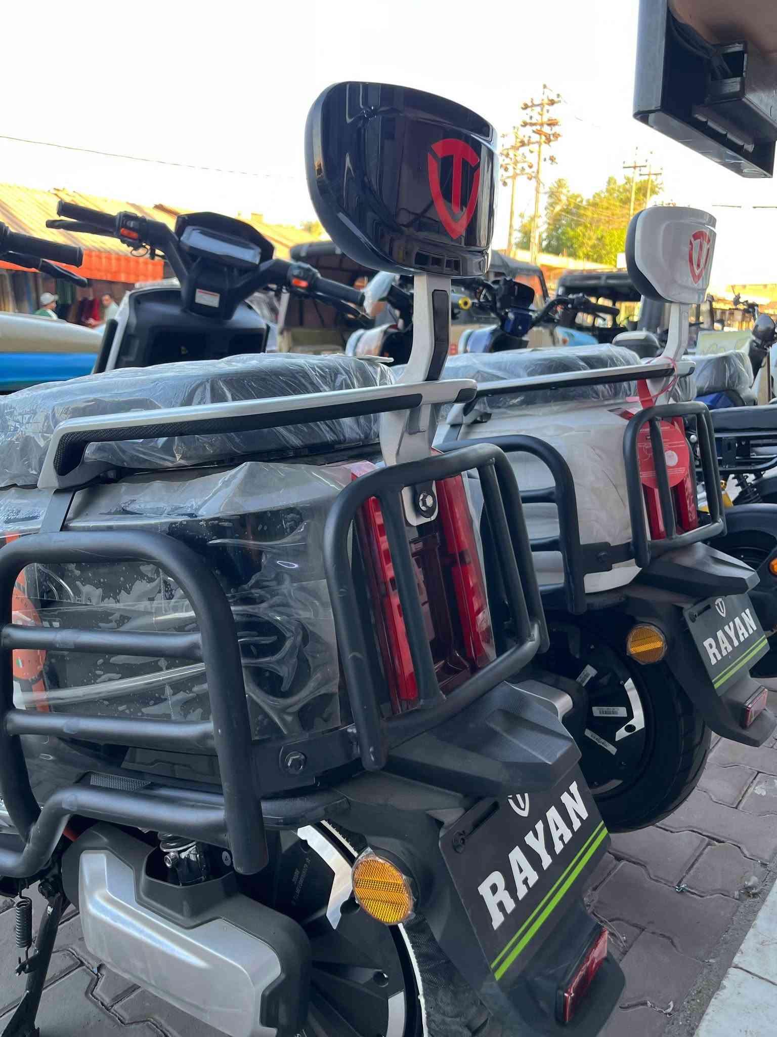 🔥🏍️ إلى زبائن شركة الخمائل الكرام 🏍️🔥
وصلتكم تشكيلة مميزة من الدراجات، اختاروا اللي يناسبكم 👇

💥 وحش الكون
⚡ ريان حجم 14
🔥 R9

✨ جودة، أناقة وأداء يخليك تختار بثقة ✨

📍 العنوان: واسط – قضاء الصويرة – شارع كصيبة
📩 للاستفسار: مراسلة الصفحة
📞 رقم الشركة: ***********

🏍️ شركة الخمائل للدراجات
اختيارك يبدأ من الخمائل 🤍
