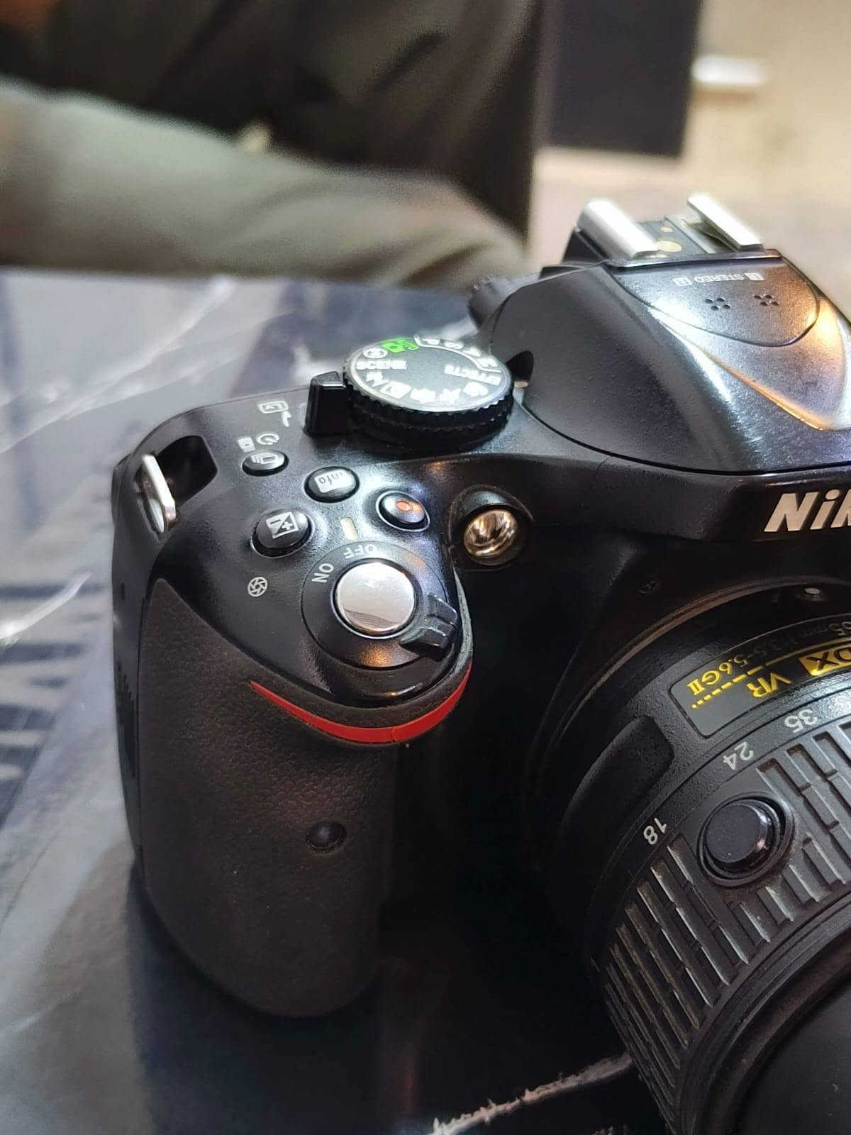 نيكون D5200 • نظافة ٩٥٪ • عدسة ١٨-٥٥