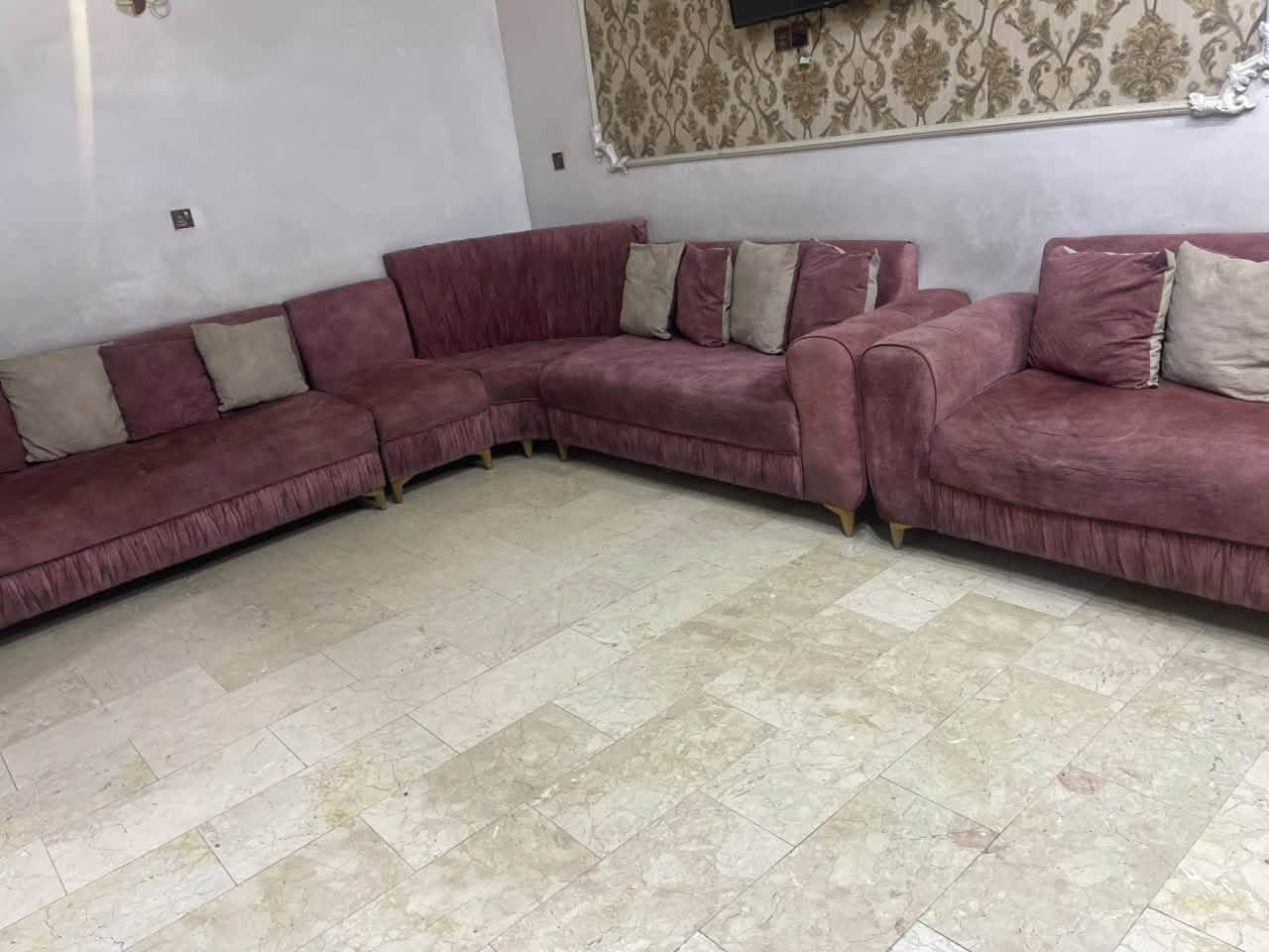 السلام عليكم 
تخم تركي مستعمل للبيع 10 مقاعد جدًا نضيف 
السعر 450 وبي مجال قليل 
للتواصل واتساب ***********
