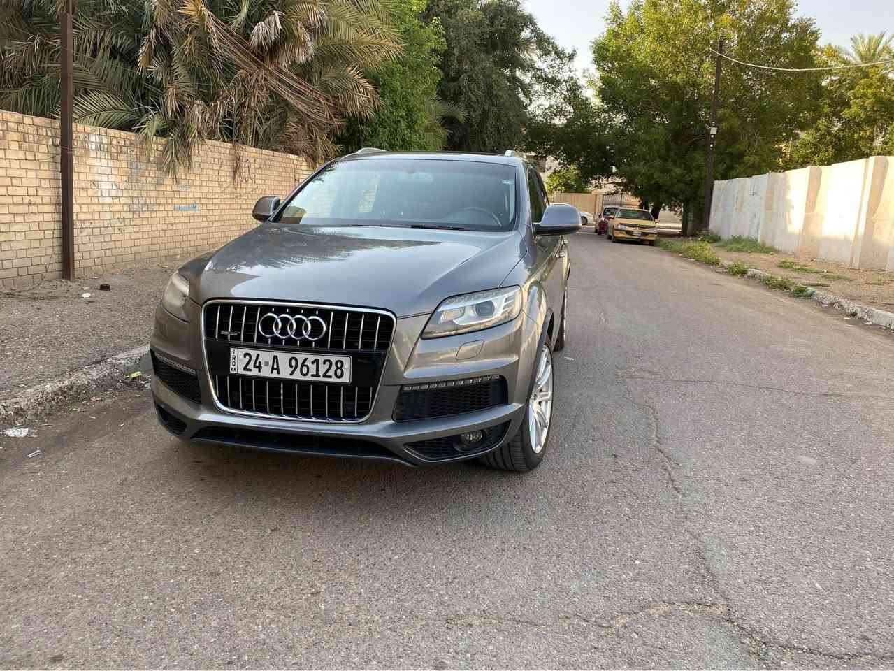 أودي Audi Q7 موديل ٢٠١٢ خليجي مواصفات السيارة طلب خاص فول فول سقف كنتارا بلادي داخل جلد اسود بلادي كشنات الامامية تدفئة وتبريد وخزن وضعيات ستيرن خزن وكهرباء وصاج بلادي قبضة كير صاج بلادي انارة مخفية بالابواب بردات بلادية بانوراما مع سلايد خلفي لمقاعد الصف الثالث ٧ راكب تبريد منفصل حتى لمقاعد الصف الثالث بلوتوث مع دي في دي منفصل بلادي مع رامات عدد ٢ مع هارد خزن بلادي مع سي دي جنجر عدد ٦ اقراص نفكيشن نضام ماوس وجي بي اس تشغيل نظامين بصمة او سويج ٥ وضعيات قيادة سستم صوت Bose مع دمام بالصندوق بلادي 
السيارة نظام جكات تصعد وتنزل حتى بالسرعات العالية تنزل من وحدها وحتى بالصندوق دكمة تصعدها وتنزل لسهولة حمل الامتعة 
دخول ذكي مع بصمة ابواب عدد ٤ انارة ترحب خارجية حتى بالمري الجانبية 
المري الجانبية خزن وهيتر وقلب عند الرجوع للخلف مع شفط قلاب 
كامرة خلفية بلادي حساس مطر الماسحات الامامية تفاعلية مع السرعات مع ماسحة خلفية لايت زينون بلادي مع ليد نهاري بك لايت ليد مع لايت متحرك مع الستيرن 
محرك وكير وحجر بيئة بلادي ما مفتوح 
محرك ٦ سلندر مع سوبر جارج قوة حصانية ٣٣٥ كير ٨ نمر شفتات كير بالستيرن السيارة كلها على البلاد غراضها كلها بلادية حتى العدة والسبير وستارة الصندوق 
بيها ربع الباب الخلفي صبغ عكس السائق 
ماشية ٢٠٥ الف كيلو متر حقيقي كل غراضها البلادية مال الشركة وياها كتلوكتها بصمات عدد ٢ وياها غراض الصندوق البردة والشبكة والفواصل كاملة
السعر : 145 ورقة وبيها مجال
موبايل : *********** 
بيع او مراوس حسب الرغبة بغداد, العراق
