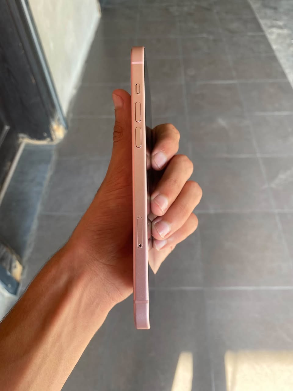 ايفون 15 plus ￼/ لون وردي 🩷
 
ذاكره 256 / بطاريه 🔋 87 

نضافه المبايل 100‎%‎

السعر / 750 

العنوان / بغداد البلديات 

*********** واتساب فقط
