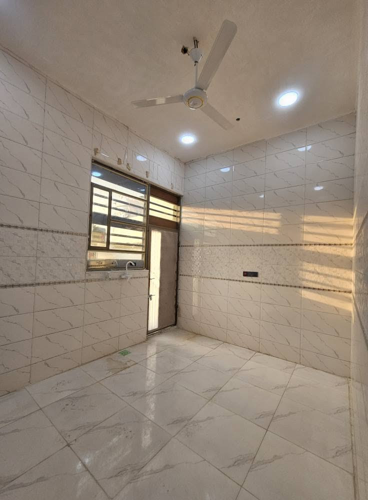 🏡 بيتان للبيع – بناء حديث 🏡
📍 الموقع: البصرة – أبي الخصيب – حمدان 
🔹 المساحة: 150م² لكل بيت. سعر كل بيت 85وقابل للتفاوض 
🔹 الطابو: زراعي عراقي.
🔹 محتويات كل بيت:
غرفتا نوم
صالة
مطبخ
ديوانية
صحيات
كراج
✅ بناء حديث وجاهز للسكن، في منطقة هادئة وقريبة من الخدمات.
📞 للاستفسار والاتصال:
*********** البصرة, العراق
