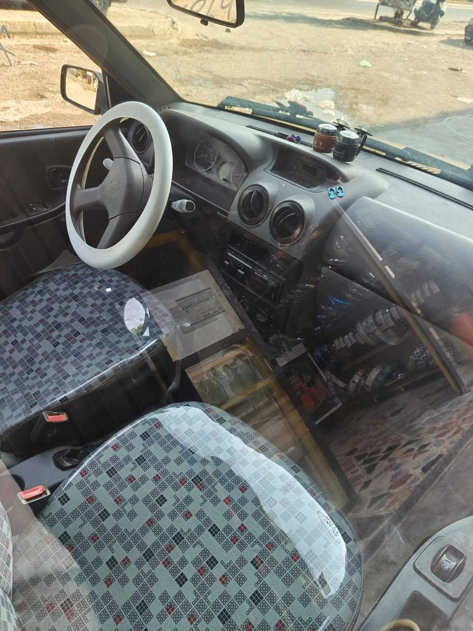 سلام عليكم سايبه مديل ١٣ سياره مكفوله من ضربه وشواصي كهربايات شغاله كله تبريد شغال مكينه وكير مكفوله سياره كلش نضيفه صدر جديد رقم نكليزي بسمي السعر ٣٤ السياره جاهزه من كلشي ***********
