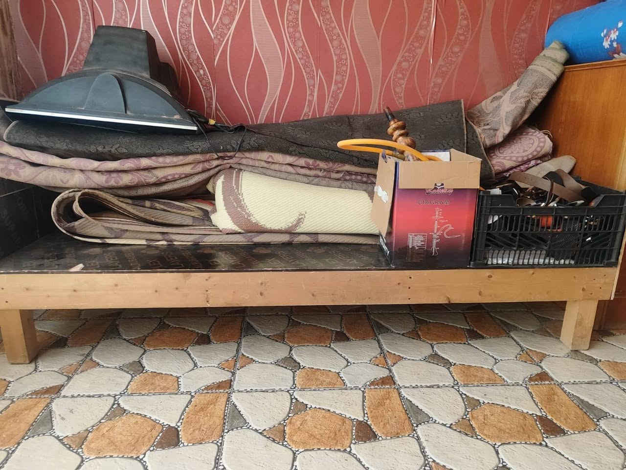 غراض للبيع كنتور ثلاث بوب سعره 150 
بوفيه طول 220 عرض متر سعره 100 وبيه مجال
 جربايه ام نفر سعره 75 وبيه مجال
مكانهن مسيب شراي يتصل ***********
