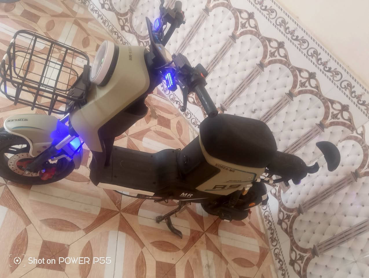 سلام عليكم  دراجة ار9 البيع موديل 2025 بطاريات 6درجة فولل باقي ال تفاصيل تفضل خاص سعر 450بيهة مجال مستخدم قليل  مكان بصرة كرمة علي اتصال ***********
