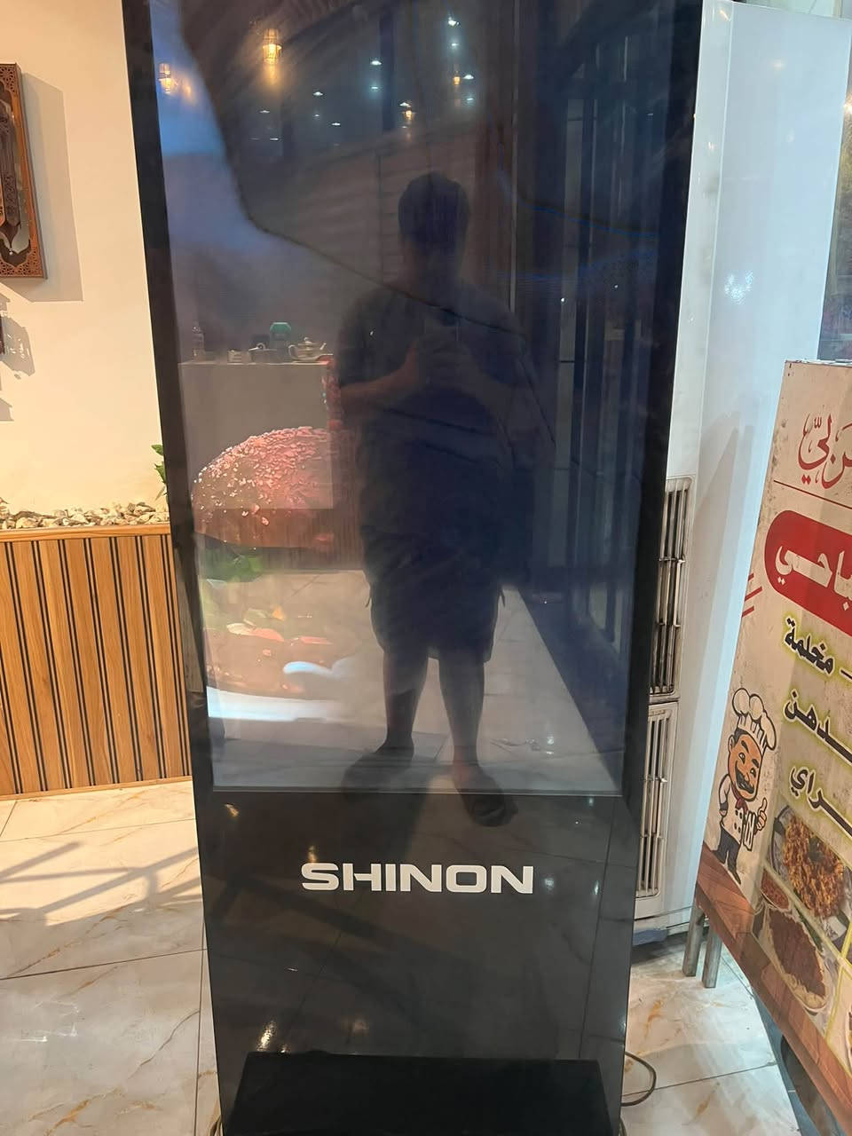 شاشة علانية • حجم كبير • ستاند متحرك