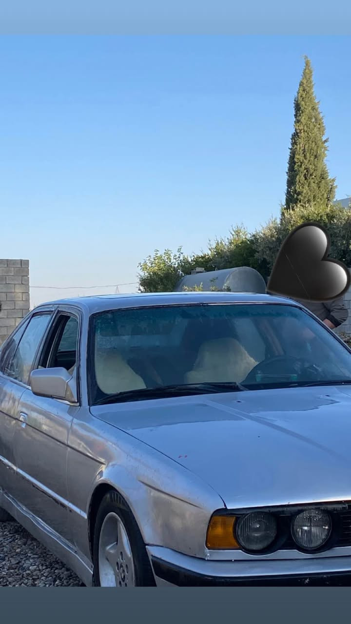 سەرەتا بەناوی خوای گەورە فڕۆشتنی خێرا بیئێم ٥٣٥ 
فول مواسەفات  
ئەوەلیات 
موسو بڕاوە بەشەرت 
کامل ئەشیای تەبریدی پێوەیە 
ئەکسلی قفڵە تۆماتیکە 
لە قوەتی خۆی بێزارە 
ماڵی دۆستە لە سعرایە سەیارەکە 
بەس فرۆشتنە گۆڕینەوە ناکەم 
زەروری پارەم بۆیە ئەیفڕۆشم 
ئەگەر موشتەری نیت سەری منیش و هی خۆتیش مەیەشەنە لەگەڵ ڕێزما 
***********
***********
ئاسیاکە ئیش ناکات بەس وەتس ئەبی لەسەرە شمشمل, السليمانية

