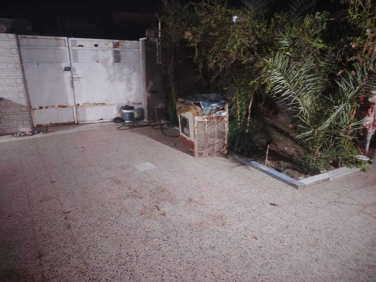 ​🏠 بيت للبيع في حي النفط
📍 الموقع: بداية الشارع الأول
📐 المساحة: 250م (طابق واحد)
🔹 التفاصيل: استقبال، مطبخ، هول، غرفتين نوم، صحيات (داخلية وخارجية)، كراج، وحديقة.
​📞 للاستفسار والاتصال: ***********
