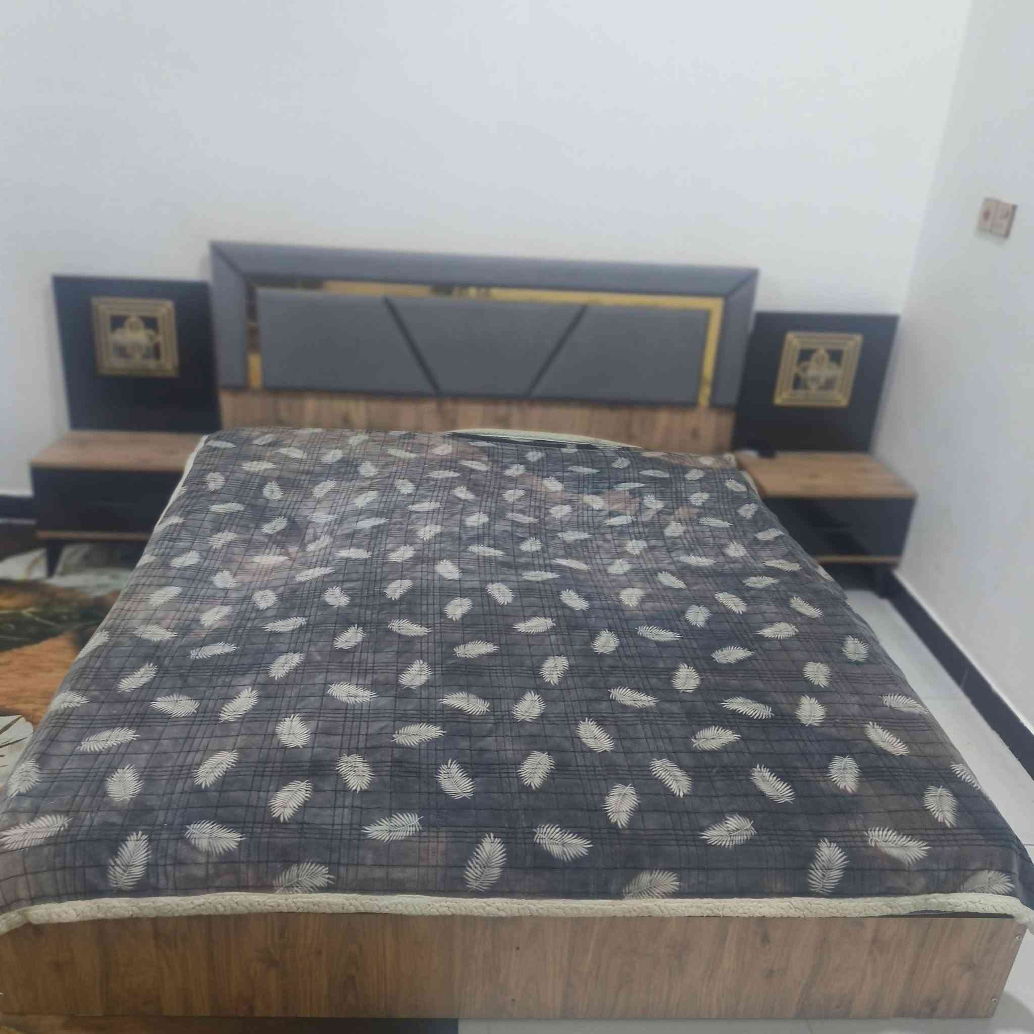 سلام وعليكم هاي لغرفة للبيع توه شتريتها وريد ابيعها  هاذ رقمي ***********
