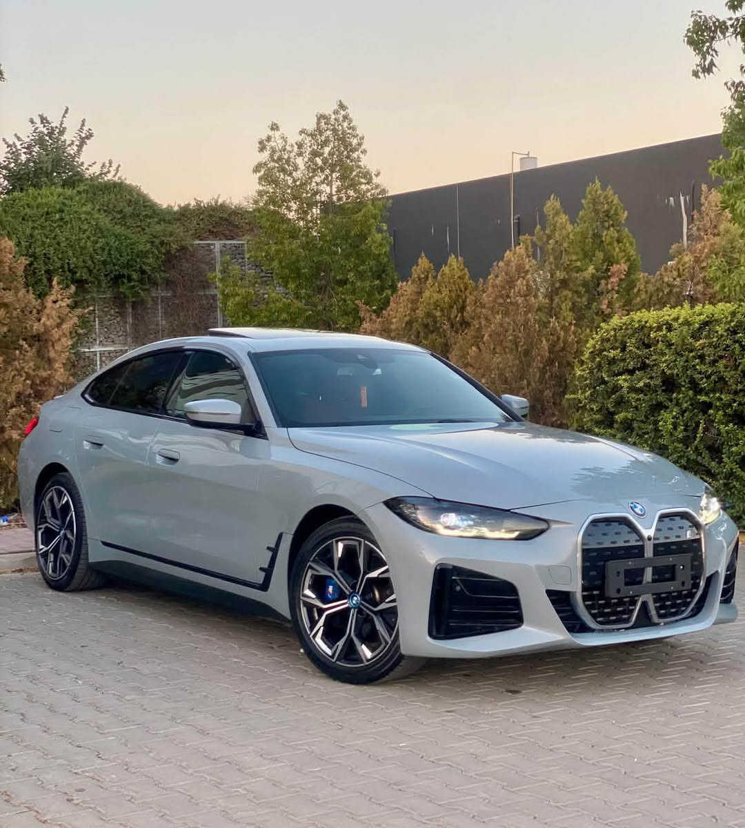 BMW i4 2024
Edrive 40
بي ام دبليو i4 ٢٠٢٤
Edrive 40
٣٥ الف ماشي
بطارية ليثيوم أيون سعة 84 kWh
مدى الشحنة الواحدة حوالي 450-550 كم
تدعم الشحن AC / DC

الإضافات والمواصفات:
• فتحة سقف
. M Package ويل
• هاند بريك كهرباء مع نظام Auto Hold
• أنظمة قيادة: Comfort / Sport / Eco Pro
• مقاعد جلد فاخرة كهربائية مع ذاكرة
• ديكورات داخلية خشب أسود
• شاشة منحنية مزدوجة (14.9 إنش للنظام + 12.3 إنش للسائق)
• تدعم الأوامر الصوتية واللمس وGesture Control
• Apple CarPlay + Android Auto
• ماوس للتحكم بالشاشة
• نظام ملاحة Navigation
• شاحن لاسلكي
• بلوتوث + WiFi Hotspot
• مخارج USB / AUX
• كاميرات 360 درجة (3D)
• تشغيل بدون مفتاح Keyless Go
• دخول بدون مفتاح Keyless Entry
• حساسات أمامية وخلفية
أنظمة الأمان:
• تحذير مغادرة المسار Lane Departure Warning
• تحذير تغيير المسار Lane Change Warning
• مساعد الانتباه Attention Assist
• نظام تنبيه اليقظة
• تحذير السرعة Speed Warning
• تدخل التوجيه للحفاظ على المسار Steering Intervention
• تحذير الاصطدام الأمامي والخلفي
• مانع انزلاق
• مثبت سرعة Cruise Control
مميزات إضافية:
• تحكم كامل بالمقود + أوامر صوتية
• Paddle Shifters على الستيرنج
• طارة مدفأة
• إضاءة داخلية متعددة الألوان Ambient
• إضاءة ترحيبية
• أضوية ليزر BMW + LED
• مصابيح أمامية وخلفية LED
• مرايا كهرباء قابلة للطي مع إشارات
• تبريد خلفي منفصل

تترقم شمالي مجاني ( اربيل سليماني دهوك)
للبيع فقط بدون مراوس
مكان سليمانية📍
للستفسار : 
***********
***********
