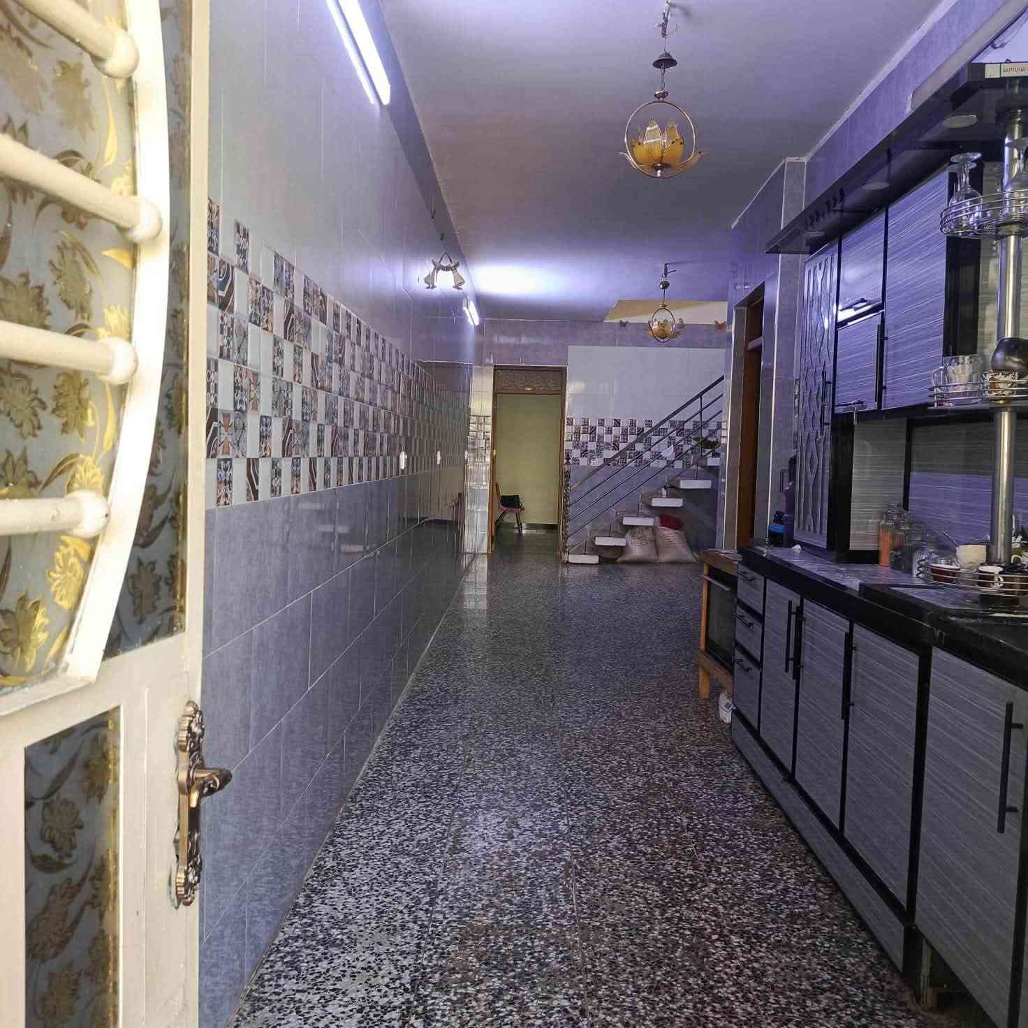 بيت مساحة 225 واجه 6 طابقين
4 غرف نوم 3 حمامات استقبال مطبخ حولي فوك حولي جوه 
السريدات ع الشارع مربع منصور  
واتساب. ***********

