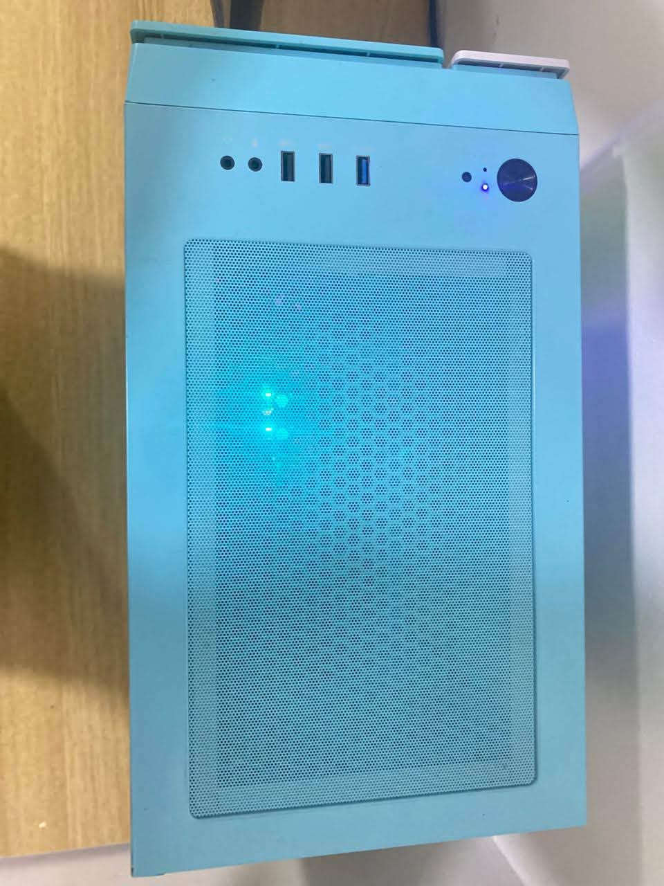🚨 تجميعة بي سي مستعمل للبيع 🚨
تجميعة ممتازة ومناسبة للألعاب والعمل اليومي بأداء متناسق:

 🔹 المعالج (CPU): AMD Ryzen 5 5500  

 🔹 اللوحة الأم (Motherboard): Gigabyte B550M  

 🔹 الرامات (RAM): XPG RGB 16GB (3600MHz)  

 🔹 كرت الشاشة (GPU): GTX 1050 Ti  

 

🔹 التخزين السريع (SSD): M.2 SSD 256GB 

 🔹 التخزين الإضافي (HDD): HDD Laptop 1TB  

 🔹 مزود الطاقة (Power Supply): Thermaltake 550W  

 🔹 الكيس (Case): كيس أزرق  

📌 الحالة: ممتازة وجاهز للاستخدام

 السعر: ٦٠٠ الف وبيها مجال

📍 الموقع: الموصل

📞 للتواصل: ***********
