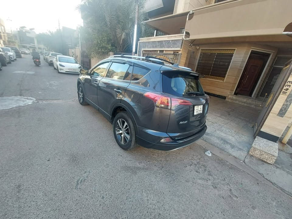 🔥 للبيع | Toyota RAV4 XLE موديل 2018 🔥
فرصة مميزة راف فور XLE بحالة ممتازة، سيارة نظيفة جداً، جاهزة للاستخدام ولا تحتاج أي تبديل أو صيانة.

المواصفات:
✔️ فتحة سقف كهربائية (سلايد)
✔️ تشغيل وبصمة للأبواب
✔️ شاشة مع كاميرا خلفية
✔️ تحكم بالستيرن
✔️ مثبت سرعة
✔️ نظام المحافظة على المسار (Lane Assist)
✔️ نظام Auto Hold
✔️ مانع انزلاق وثبات إلكتروني
✔️ وضعيات قيادة: Sport / Eco / Normal
✔️ مقعد السائق كهربائي
✔️ إشارات بالمرايا
✔️ نظام النقطة العمياء (Blind Spot)
✔️ مصابيح زينون ثلجية
✔️ داخلية جلد نظيفة جداً
✔️ تبريد ممتاز

🚗 السيارة بحالة ممتازة، جاهزة للفحص والمعاينة، ولا تحتاج أي صرف.

صور الحادث والسعر التواصل واتساب 

📞 للاستفسار: ***********

الجاد بالشراء يتواصل، والله يرزق الجميع.
