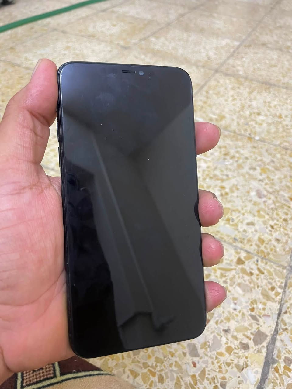 11برو ماكس  ذاكرة 256 عنواني بغداد رقم تلفوني *********** تفاصيلي بالصورة قيم دزلي
