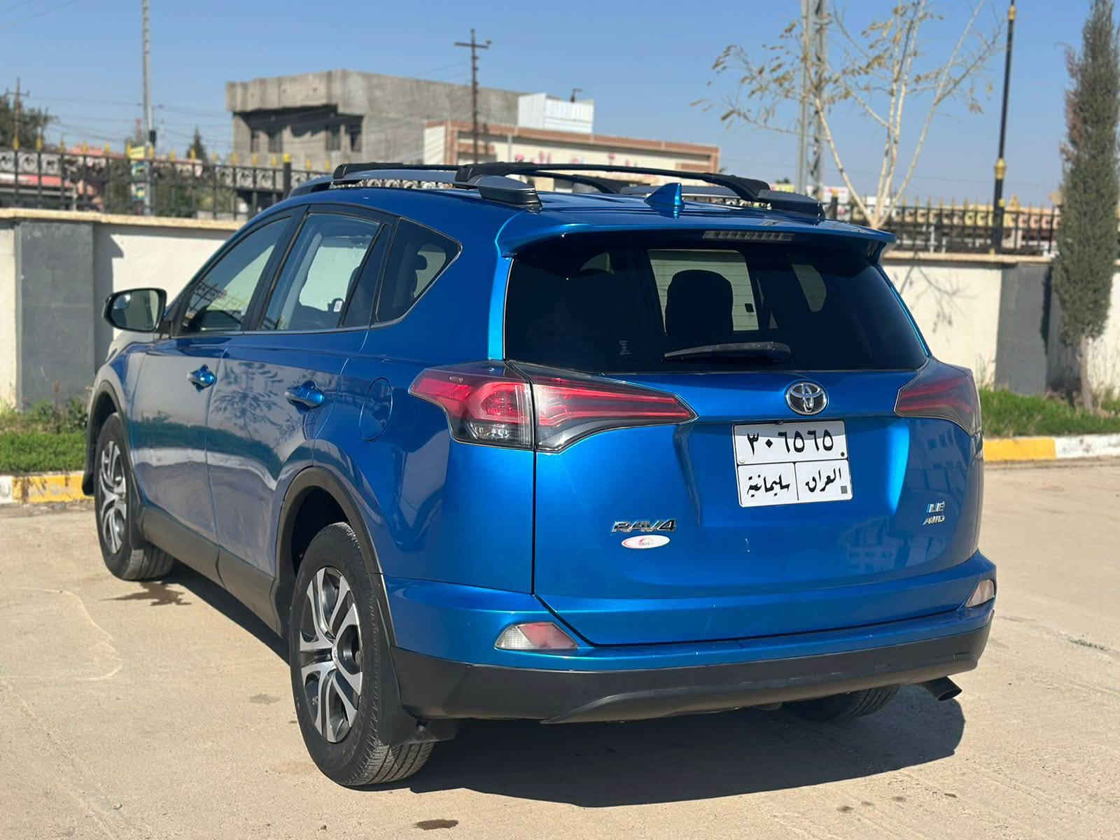 🚘 للبيع – Toyota RAV4 LE موديل 2018 – أمريكي 🇺🇸
📌 المواصفات العامة:
 • الموديل: 2018
 • الفئة: LE
 • الاستيراد: أمريكي
 • العداد: 94,600 ميل
 • رقم السيارة: سليمانية
 • السنوية: باسمي
⚙️ المواصفات الفنية:
 • محرك 2.5 لتر 4 سلندر
🔧 الحالة:
 • السيارة كلين ✔️
 • فقط ضرر خفيف برأس البونيد
 • تعديل على البارد بدون صبغ
 • لا توجد أي قطعة مبدلة
 • شاصي سليم 100%
 • الفحص متاح لأي مكان
- السعر : 144 

📞 للتواصل:
د. علاء يوسف الجبوري 
***********
