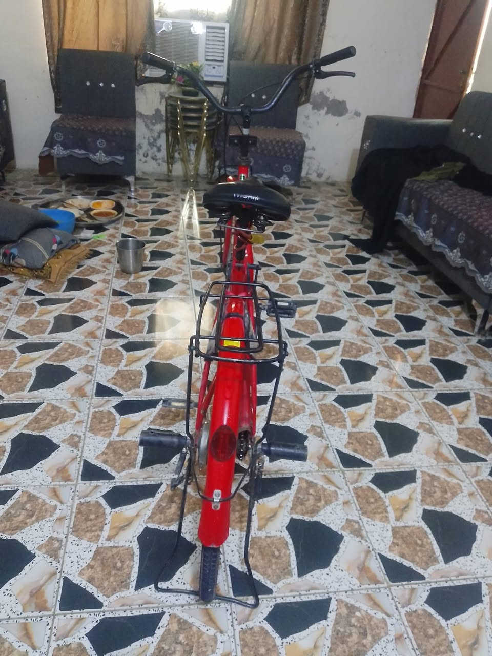 باسكل نضيف جدا سعر ٩٠ بي مجال مكان واسط صويره حي زهراء تصال على رقم ***********

