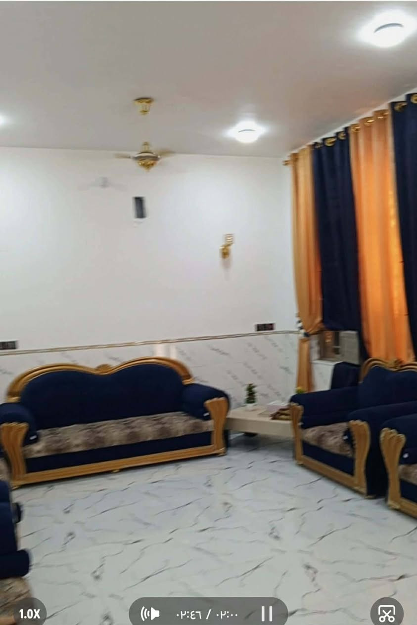 @إشارة 
بيت للبيع طابقين في بابل حصوه يبعد عن حولي الحصوة 400 متر واجهة 10 ونزال 25 المساحة الكلية م 250 متر بناء هندسي حديث مي وكهرباء فول حديقة وكراج بي وسطح شتايكر السعر 175 مليون ومطلوب اسكان 42 مليون ينزل من سعرة قسطهن 221 الف بالشهر السعر نهائي من الاخير قفل لاستفسار الاتصال ***********
