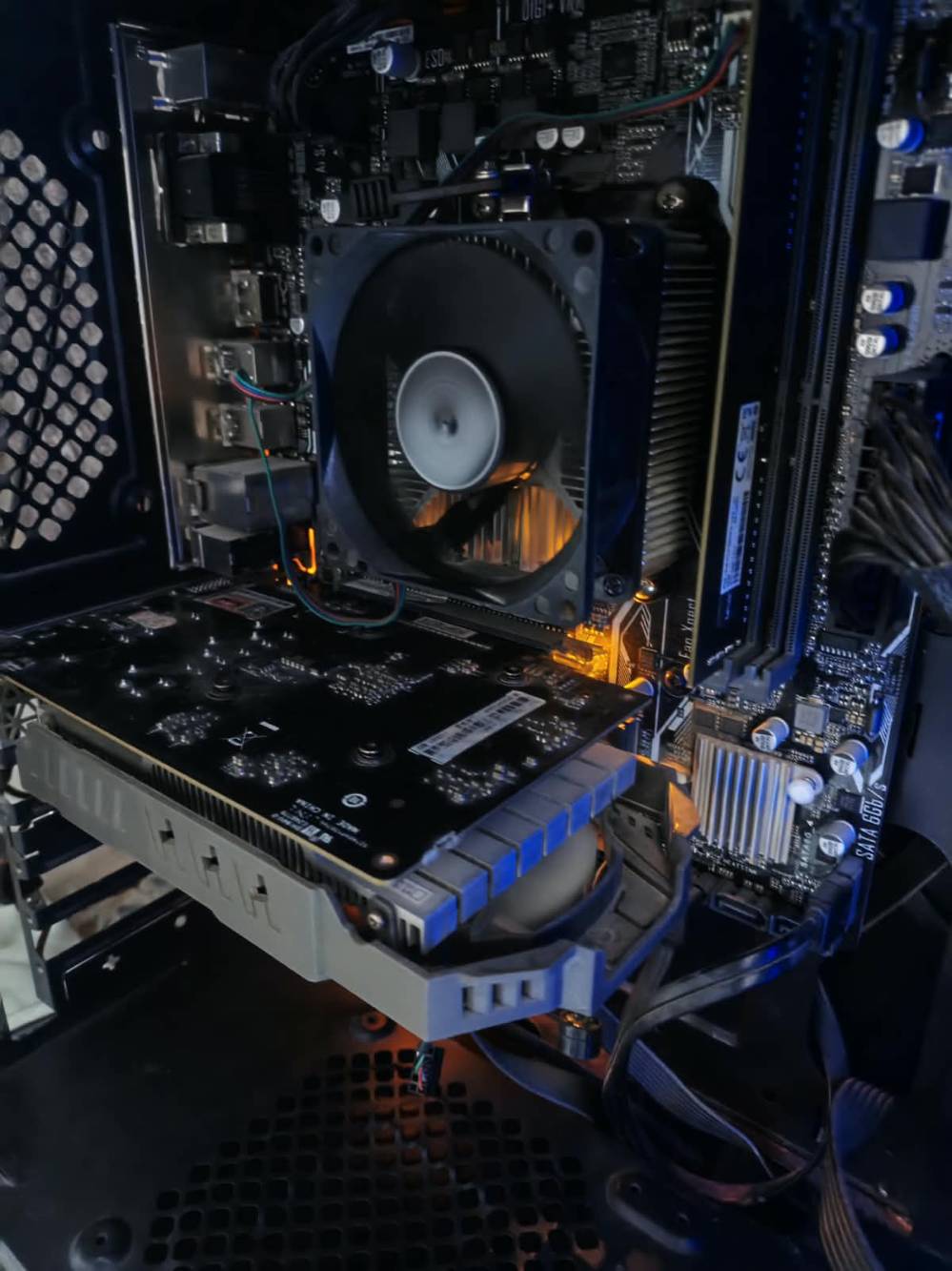 رايزن 3 2300X • GTX 1050 Ti • 8GB رام