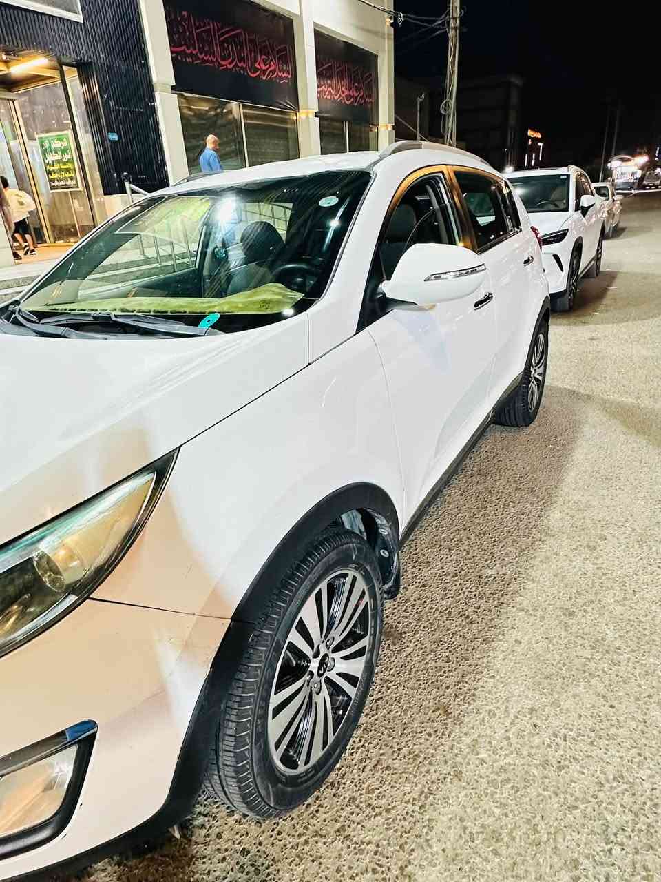 السلام عليكم 

سبورتج ٢٠١١ خليجي 
السيارة نضيفة  من حدادية جديدة وتبريد اشاير مري شفط
كامرةوحساسات خلفية وشاشة 
السيارة سنويتها ساقطة باسم كردي تحويل او وكالة 
السعر ١٢٠ وبيها مجال 
مكانها نجف 

السيارة صبغ جاملغ + باردقليل موضح بالجنطة 
الرقم : ***********
