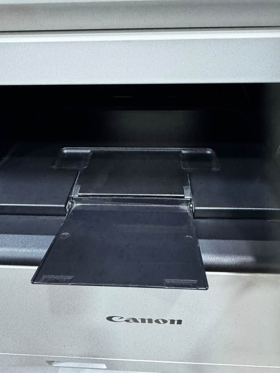 للبيع ♥️
طابعةليزر موديل Canon i-SENSYS MF752 Cdw 
ملونة بحالة الزيرو شبه جديدة طابعة متكاملة احترافية ماخذها قبل اشهر قليلة واستخدامها خفيف جدًا زيرو وبحالة الشركة وغنية عن التعريف 
سبب البيع 
محتاج اطور شغلي وانتقل الى طابعة تطبع ورق A3 لتلبية متطلبات مطبوعات بمقاس اكبر الطابعة ما بيها اي عيب او مشكلة وجاهزة للفحص والمعاينة 
سعرها 600 وقابل للتفاوض للجادين
للتواصل والاستفسار: ***********
