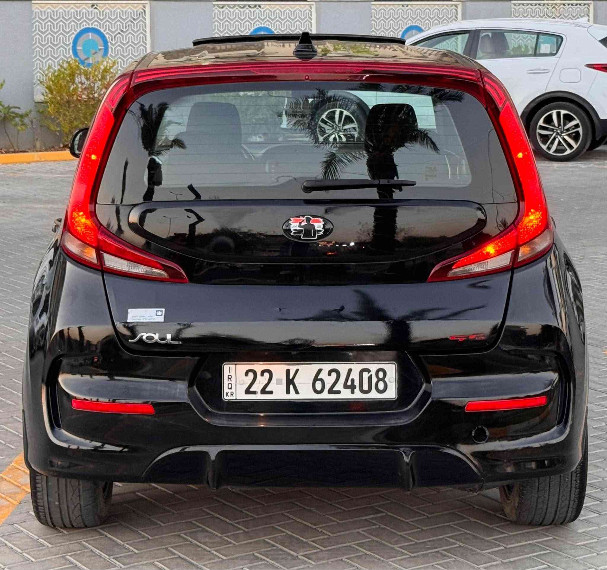 السلام عليكم 

                            🇺🇸 KIA SOUL GT Line 2020 🇺🇸

كيا صول 2020 وارد امريكي Gt line🚘
رقم اربيل الجديد تحويل مباشر هزه جديده 
حادث خلفي قبق جنطه فقط بدون ايرباك 
وبالعراق بيها جاملغ امامي بدون دواخل وشويه صبغ بالباب رقم الشاصي والسونار مرفق بالمنشور 
                                   KNDJ63AU8L7026119
ماشيه 94.000 كيلو ✔️
السياره جديده وبدون اي نقص كير محرك تبريد صدر تخم تاير كله جديد 

✅مواصفات فول : ( فتحه سقف ، محرك 2000 دوش ، رادار امامي وجانبي ، بصمه تشغيل وابواب ، تحكم استيرن ، تحديد مسار ، شاشه ، كامرا ، ويل كب كبير ، كير At ) 
وباقي المواصفات المعروفه 

السعر : 120 وبيها مجال بسيط 
العنوان : بغداد / الكرخ / حي الحسين 
الهاتف : *********** ( متوفر واتساب ) ❇️ بغداد, العراق
