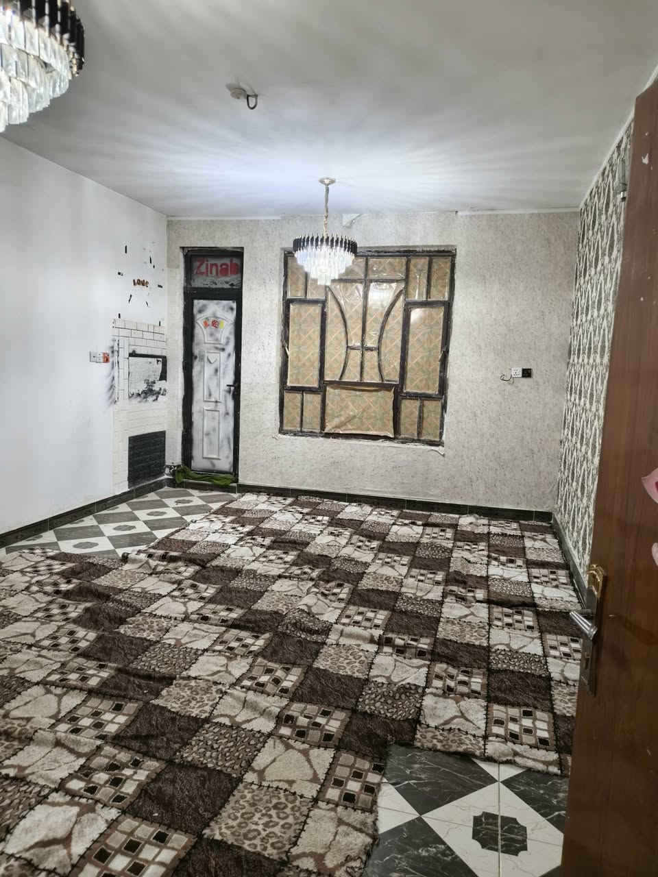 السلام عليكم
دار للبيع بناء حديث 
يحتوي غرف عدد 2 في الطابق العلوي بالإضافة إلى صحيات 
وغرف عدد 1 في الطابق السفلي 
بالإضافة إلى الصالة الرئيسية والاستقبال 
حديقة وكراج سيارة 
المساحة 280 م 
العنوان حي الأسرى قرب مرقد سيد نور 
البيت طابو صرف 
للاستفسار الاتصال ع الرقم ‏‪***********
***********
