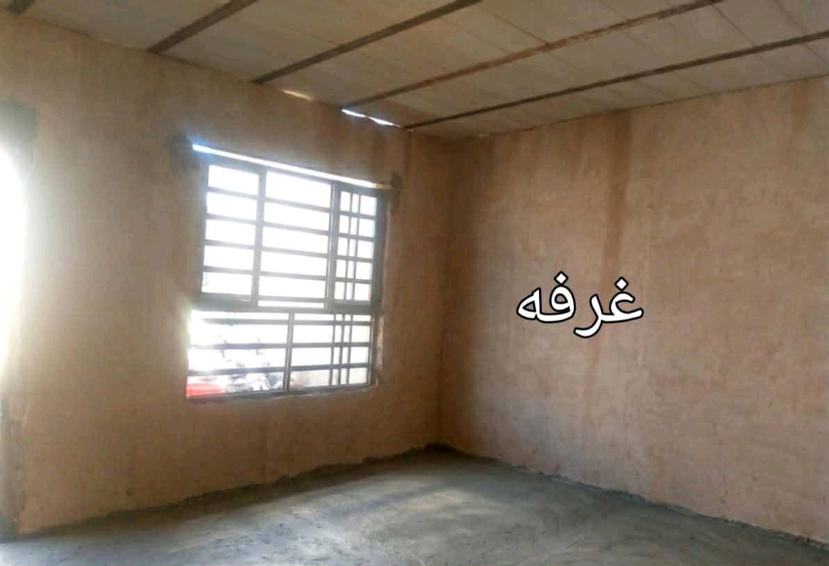 بيت للبيع  مساحة 75بحي ميسان شارع الزوار قرب اسواق مبارك يتكون من غرفتين وصاله ومطبخ وغرفه فوك سعرة 16مليون مع المجال