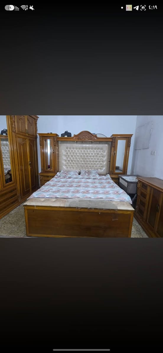 غرفه اخشاب تزكام جديده اخذتهه ب ٣ ملايين و١٠٠ مصارلهه هواي وبعدهه بالنايلون مالتهه وسبب البيع الانتقال الى غير محافظة..طول الكنتور مع الملحق ٥ امتار الا شويه والسرير ٨٠ ×١٠٠ سعر البيع مليون و٤٠٠ وبيهه مجال بسيط الاستفسار  الاتصال ع رقم *********** بغداد .. البلديات
