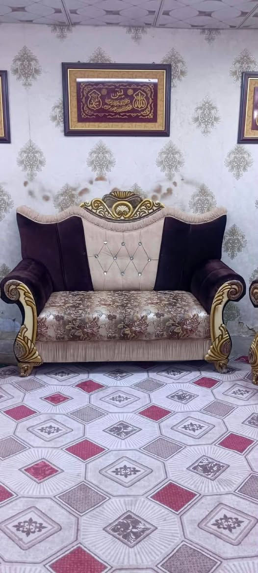 أريكة • لا تفاصيل