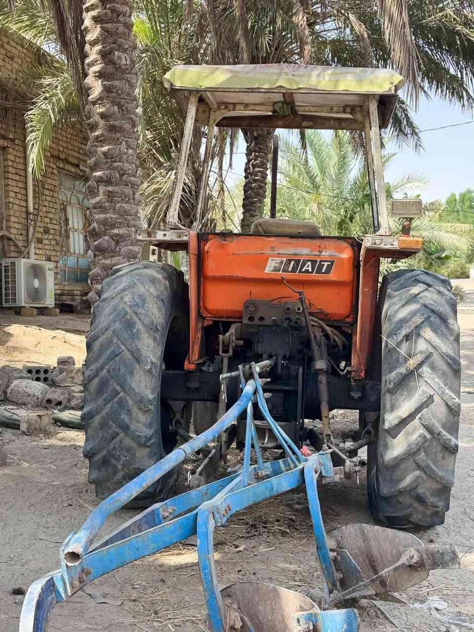 يالله السلام عليكم مكينه فيات للبيع حجم 780 موديل 1981 كير اكسل محرك شرك مامفتوح هيدروليك كفاله مال جناي رقم وسنويه بابل  دولي سعر12وبيها مجال مع معدلان وخرماشه وديج وعربانه فدان ***********
