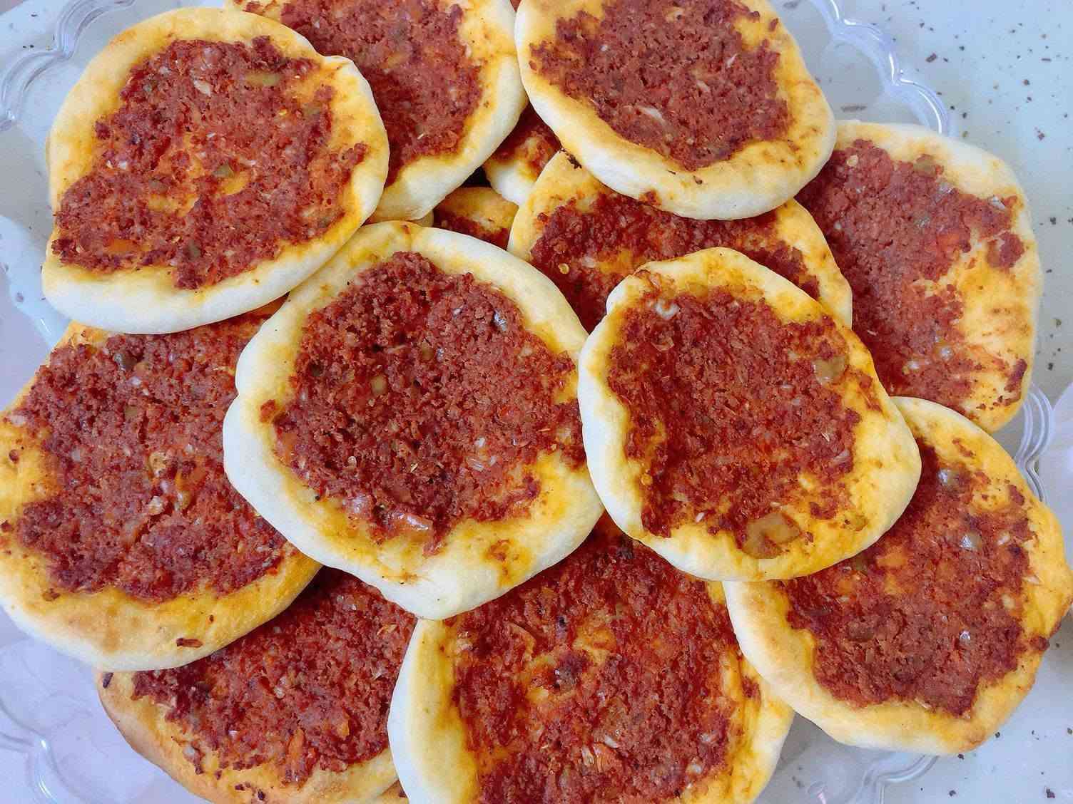 كافة انواع المعجنات تلكوها يمنا
كليجة، چرك، اصابع التمر، كرواسون
ميني بيتزا بالخضروات، لحم بعجين، كوكيز
كيك سادة، فطائر الجبن بالزعتر، الجبن والزيتون، جبن وكرفس 
عنواننا مجمع الزيتون
يوجد خدمة توصيل داخل اربيل
