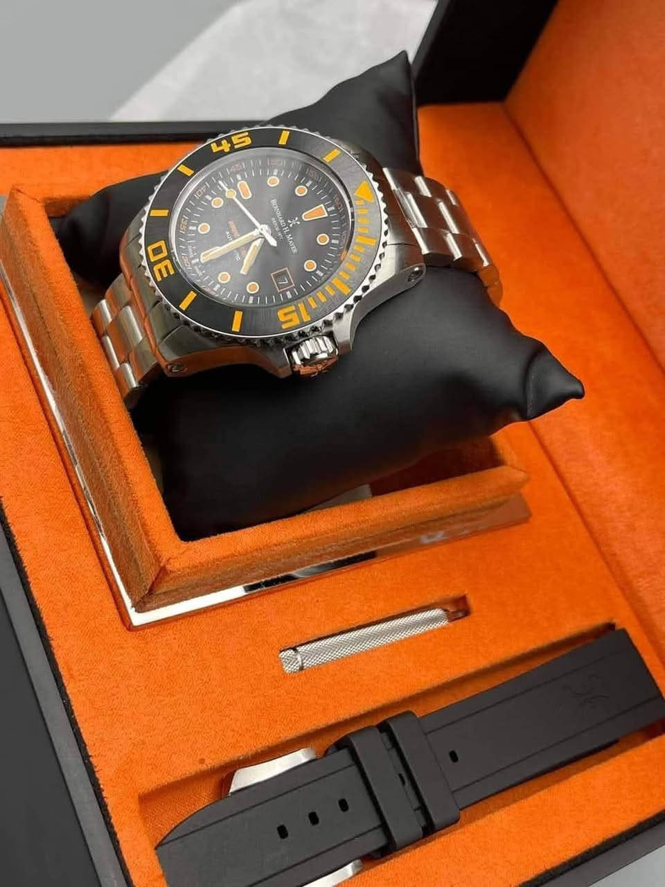 Bernhard H. Mayer Wave Breaker
Automatic
Diameter 47mm

جديد غير مستخدم ✅

للتواصل خاص او ***********
