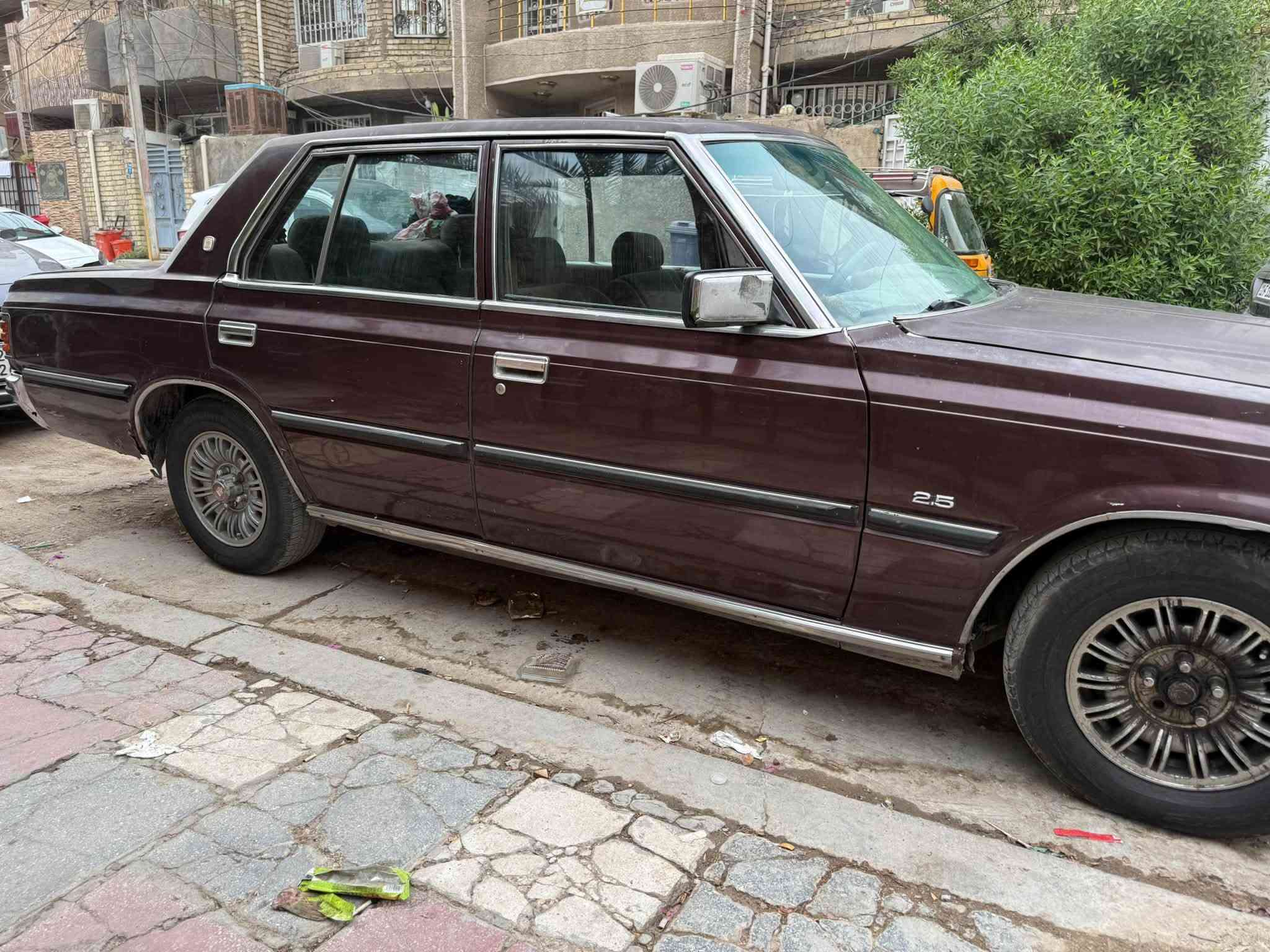 السلام عليكم كروان سوبر موديل 1982 سياره نظيفه جاهزه كير اتو. محرك بلادي صدره نظيف رقمه ديالئ مشروع وطني. مكان السياره بغداد سعر 42  بيه مجال للشراي. رقم ***********
