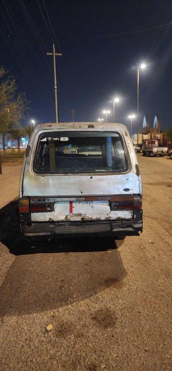 السلام عليكم بستا موديل 93 مصفره هيئة وغرامات 18 وبيها مجال
كير مكينه حلوات شواصي معمرات كهربائيات شغاله 
بيها نواقص بسيطه  + دعامية اماميه علمآ ان الجامه الاماميه جديده والخلفيه كذلك 
جاهزه ومال عيشه 
مكاني نجف كوفه  ***********
