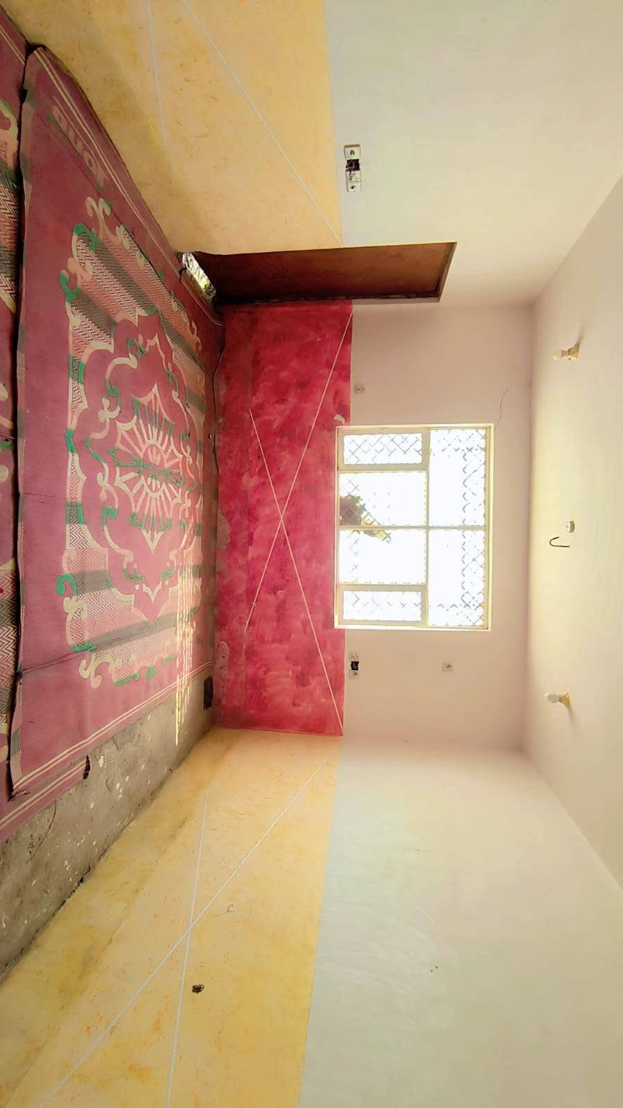 بيت طابقين للبيع/ استقبال 12×4 سقوف ثانوية مطبگ سيراميك وبورسلين الارضيه /المطبخ 5*5سيراميك لسقف صاله كبيرة كلش مفتوحة على الطبق الثاني/ غرفة عدد 6 القياس 6*4 كلهن نفس القياس حمامت وتوليتات ومغاسل مساحة البيت 400 متر طارمة حديقة گدام البيت نص دونم الخدمات ماء ئساله تبليط يوصل الباب البيت مدارس بتدائية و متوسطة البيت يرهم حسينيه ويرهم مدرسه اهليه بناء حديث الاتصال والوتساب والاستفسار ***********

نص مكتوب في الصور:
- REDMI NOTE 8 PRO AI QUAD CAMERA