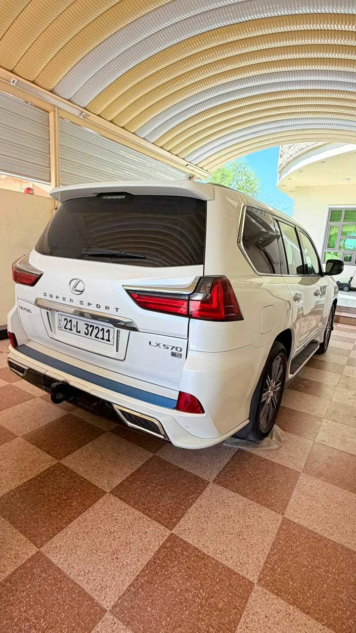 لكزس : 2017/  LX 5700  
ماشية : 104 كم 
السياره:كما موضح بالصور (لاصبغ . لابارد)
السعر  : 57.000$
المكان :  الرمادي - الخالديه
***********
***********
